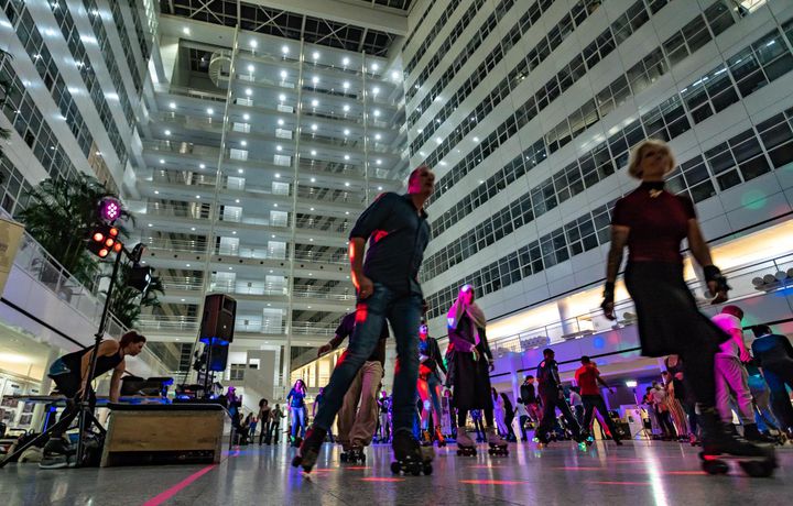 1. RollerSkateDisco Atrium Den Haag. Foto Mike Kromjong.jpg